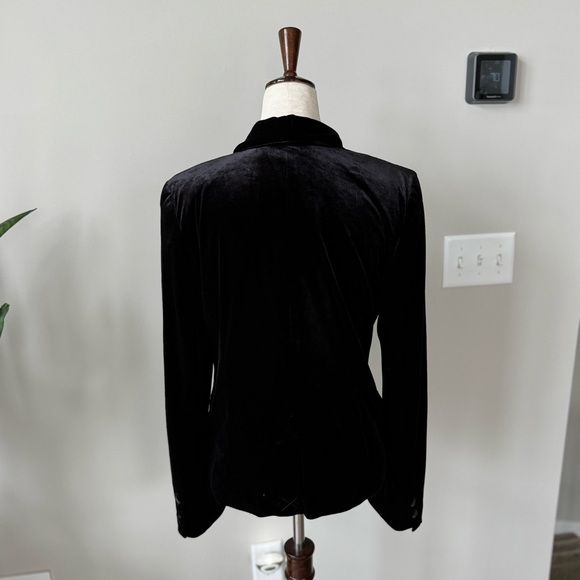 Like new! 1. STATE Revolve Velvet Tuxedo Blazer Unique Collar Color: Rich Black - Picture 7 of 10